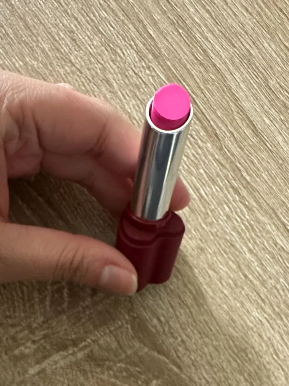 Marc Jacobs Beauty Heart On Soft Shine Lipstick in 601 That’s Hot intense pink